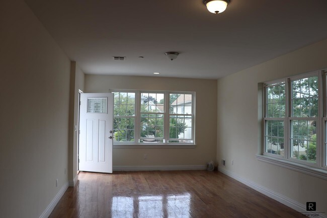 Building Photo - 403 Davis Avenue