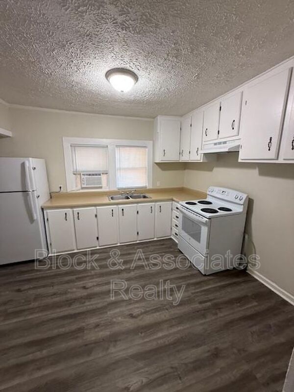 Building Photo - 3844 Green Point Dr