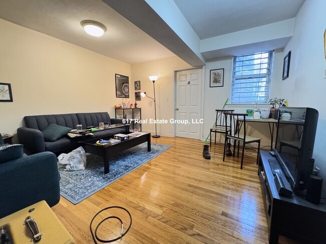 Foto del edificio - 1122 Commonwealth Ave