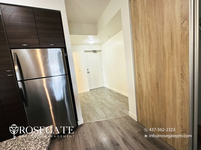 Photo du bâtiment - Furnished High-Floor Corner Unit with 2 Bedrooms, 2 Bathrooms & Private Balcony in Waterloo