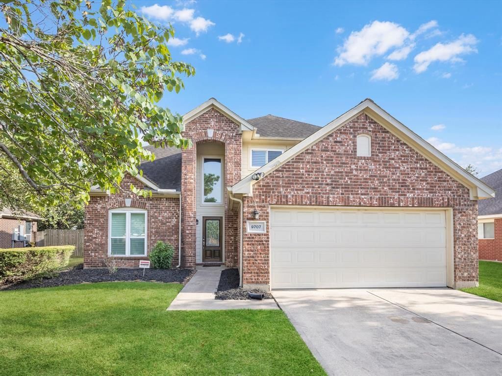 Foto principal - 9707 Green Valley Ln