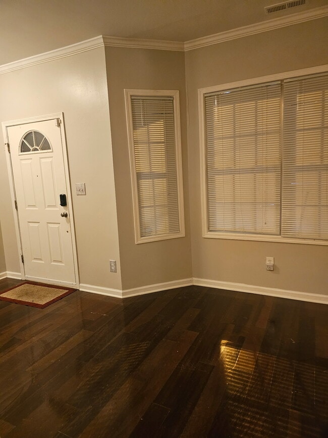 Building Photo - 650 Ganyard Farm Way