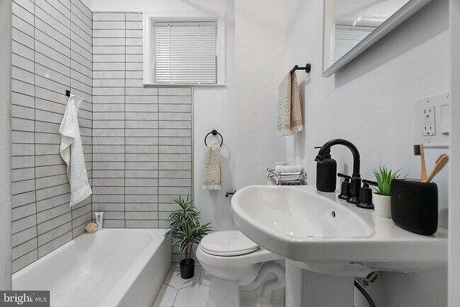 Foto del edificio - 22 N Front St