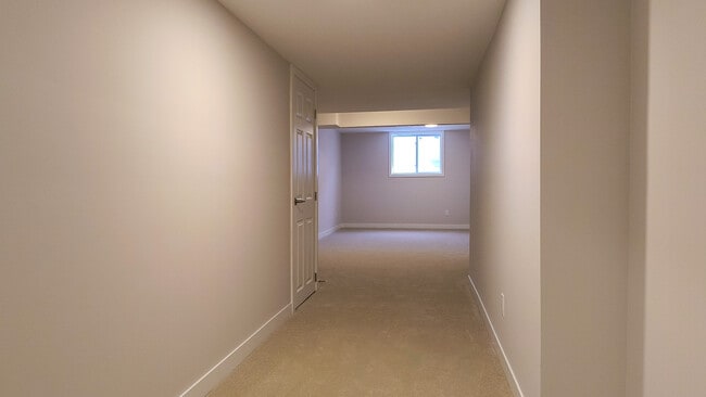 Building Photo - Bright and spacious 3-bedroom, 2.5-bathroo...