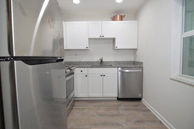 Building Photo - 291 Monaco Way