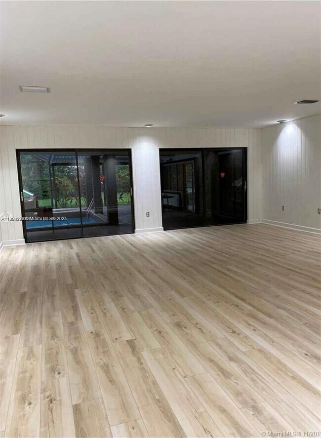 Foto del edificio - 7440 SW 70th Ter