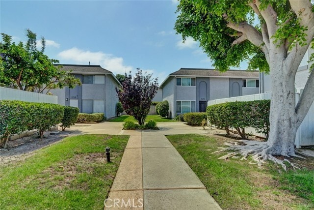 Building Photo - 9694 Pettswood Dr