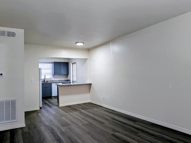 141 E. Davis Blvd #105 - Davis Islands Apartments
