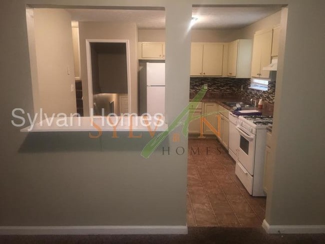 Building Photo - 3782 N Camp Creek Pkwy SW