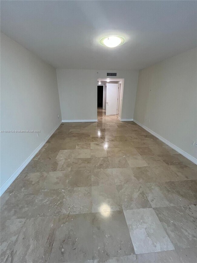 Building Photo - 20201 E Country Club Dr