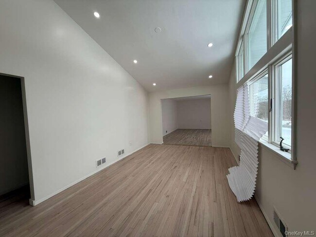 Foto del edificio - 50 Parker Blvd