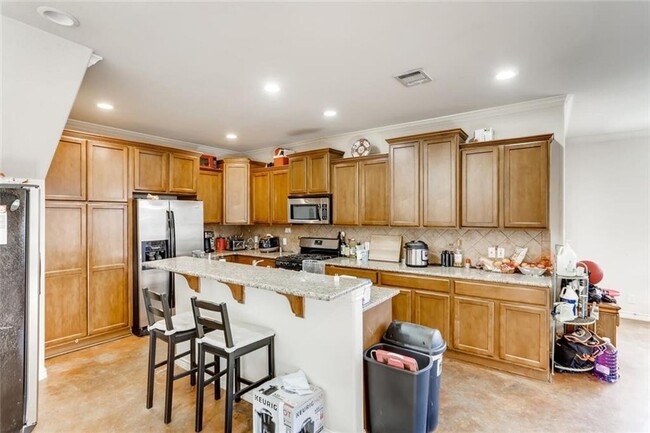 Foto del edificio - UT PRE-LEASE: 6 BR/4 BA in Hyde Park - 2 S...