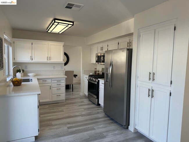 Building Photo - 3947 Regatta Dr