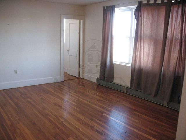 Building Photo - 402 Highland Ave