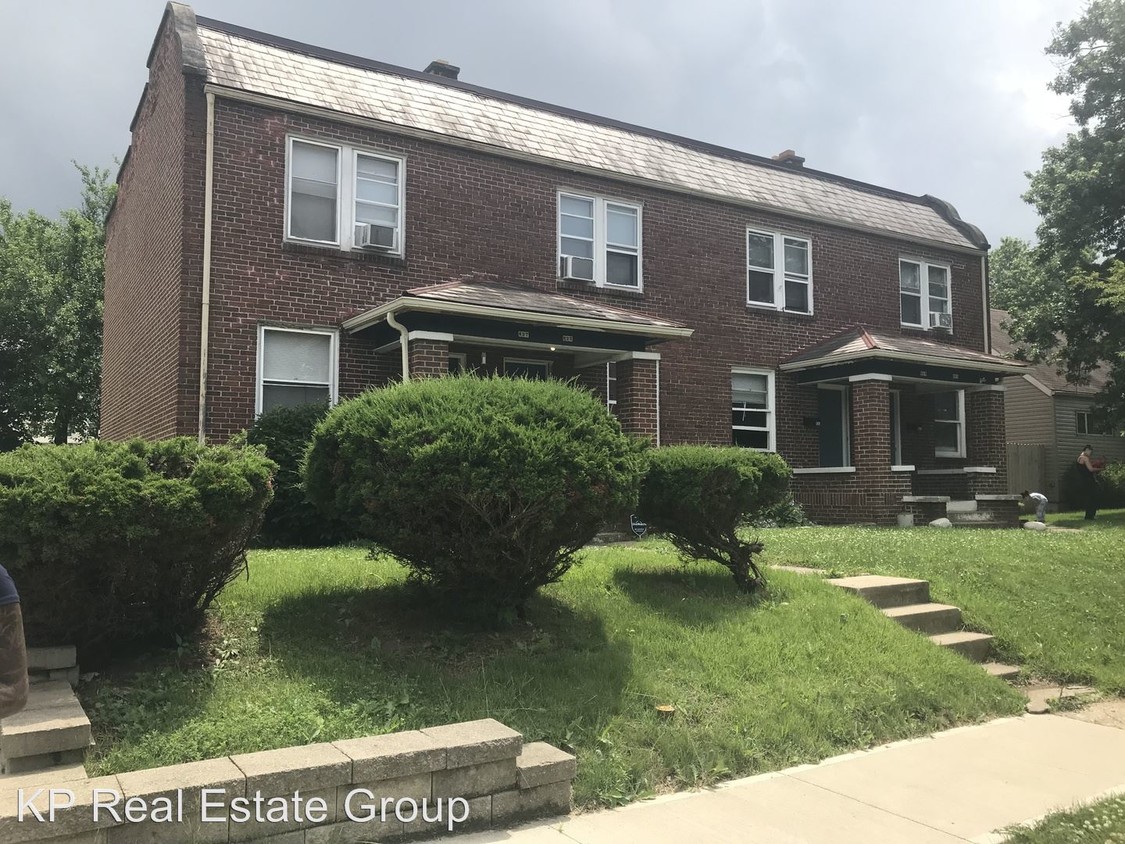 Primary Photo - 627-627 E Gates St