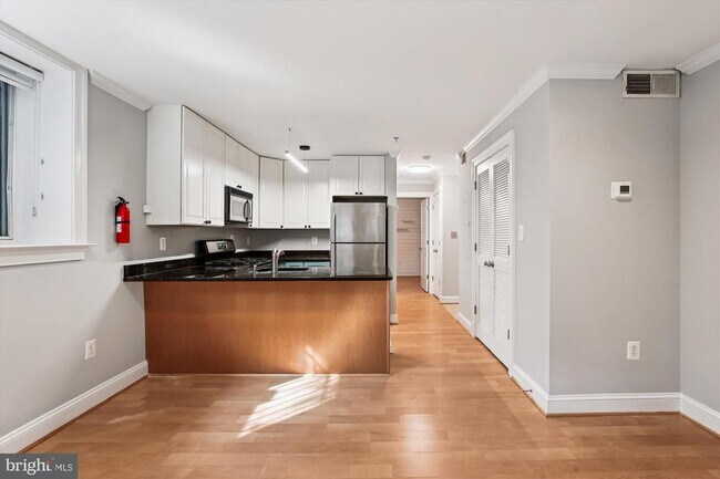 Building Photo - 1740 18th St NW