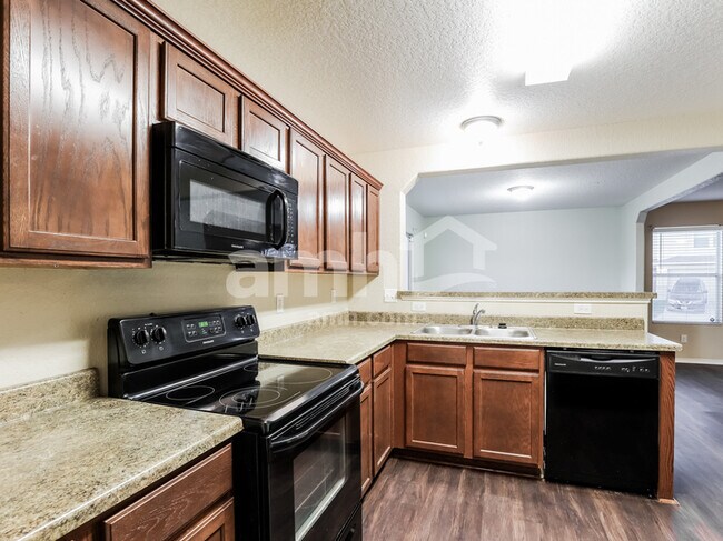 Building Photo - 9202 Pacific Maple