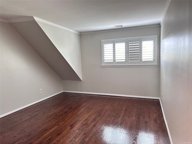 Building Photo - 19 John Bean Ct