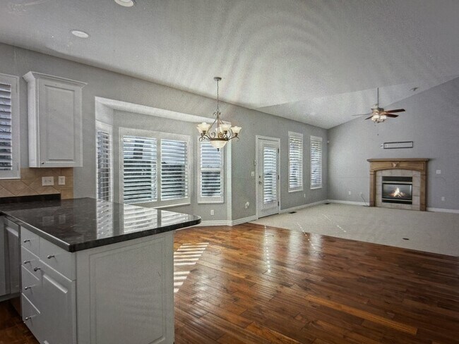 Foto del edificio - 352 Haven Crest Rd