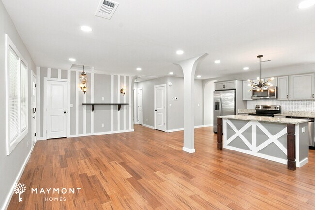 Building Photo - Spacious 4-Bedroom Decatur Home