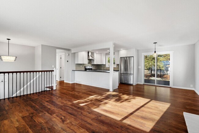 Foto del edificio - Gorgeous Four Bed-Two Bath Home