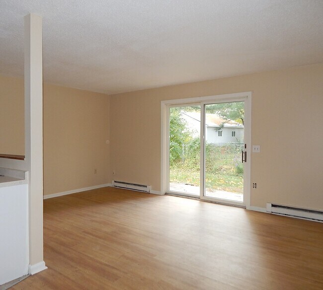 Building Photo - 18 Valley View Ln