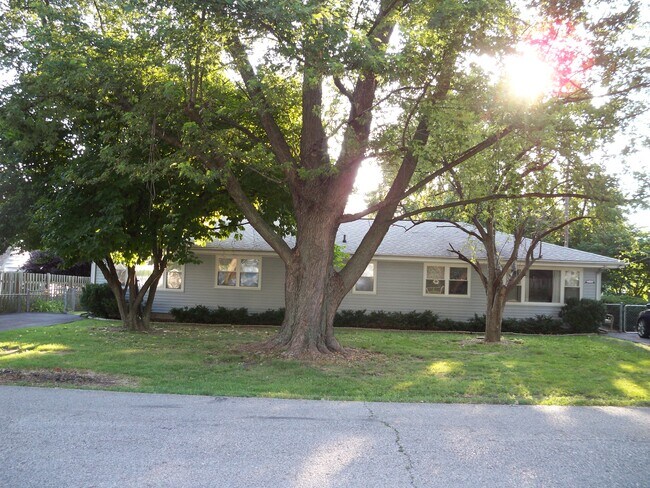 DUPLEX - 2929 S Corbin St