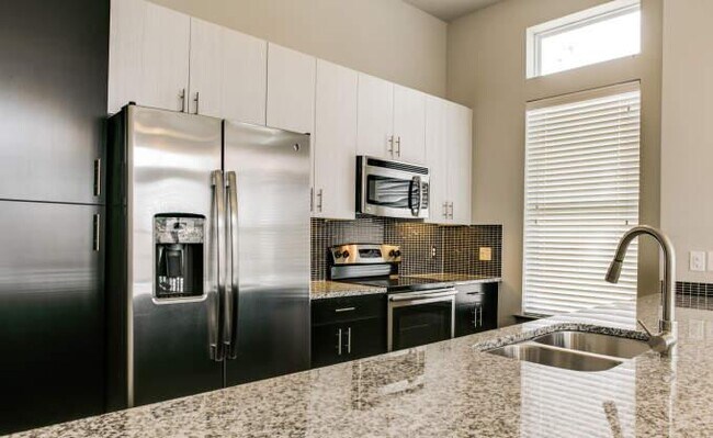 Building Photo - 1 bedroom in Dallas TX 75201