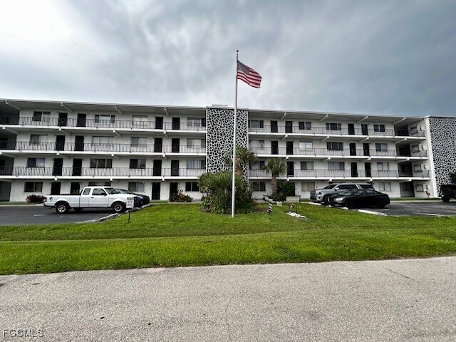 Foto principal - 4906 Victoria Dr
