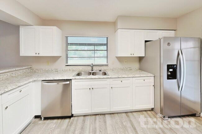 Foto del edificio - 1311 Corner Oaks Dr