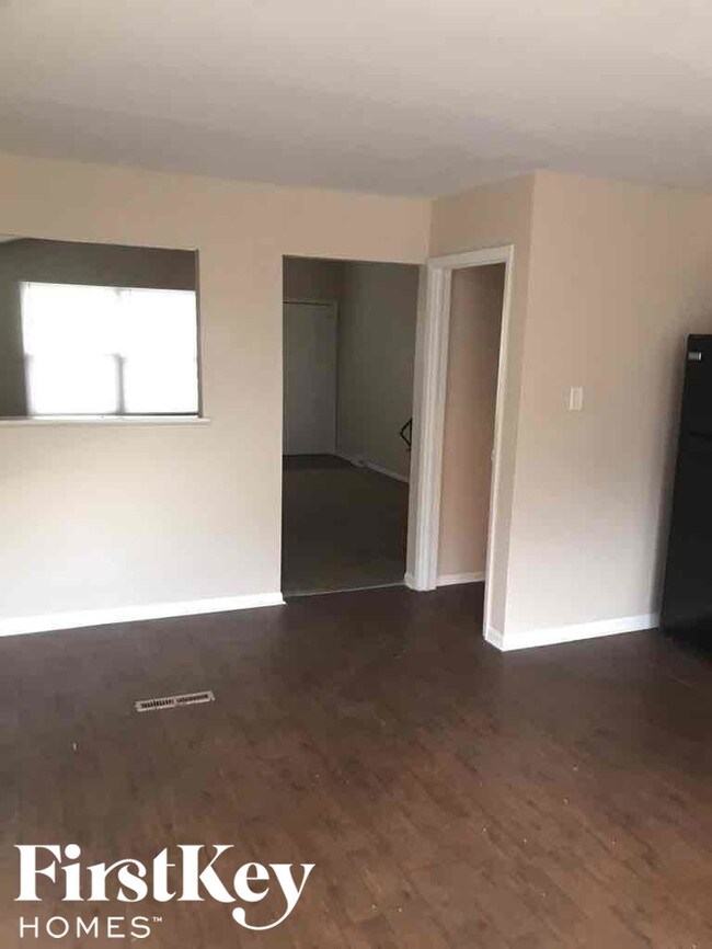 Building Photo - 6021 Spring Ln