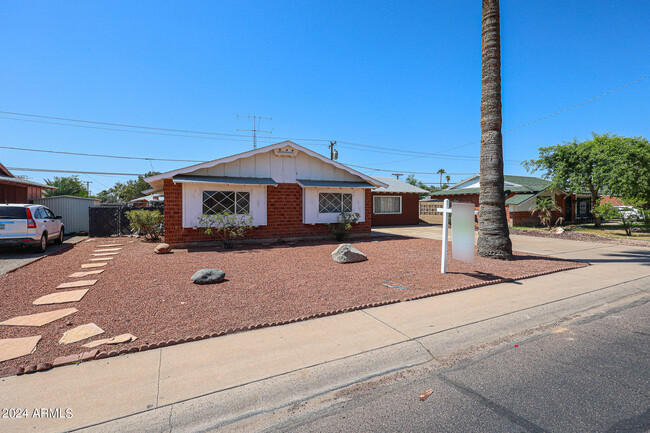 Building Photo - 4031 W Ocotillo Rd