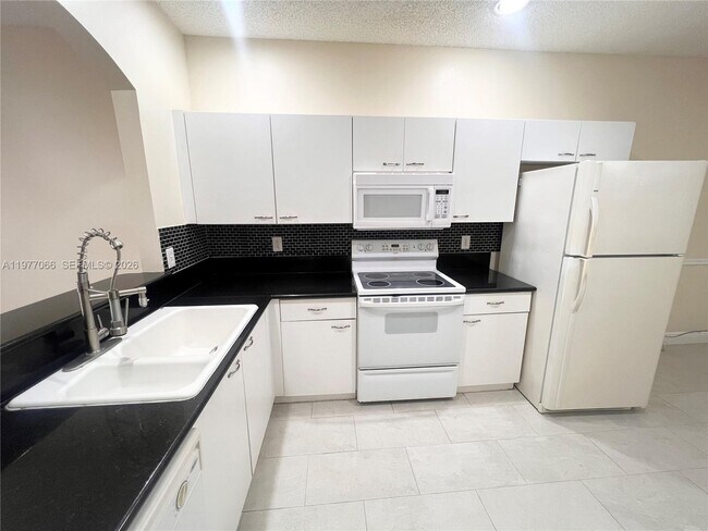 Foto del edificio - 4259 SW 10th Ct