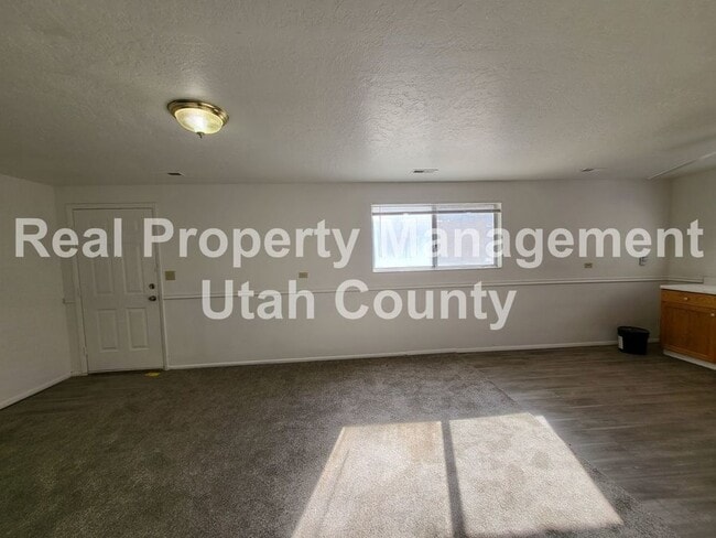 Building Photo - 1146 W 100 N