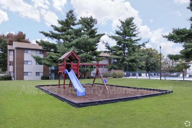 Building Photo - 9404 Doral Ct