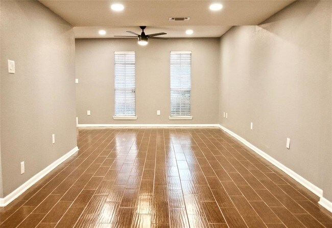Building Photo - 10849 Sandpiper Dr