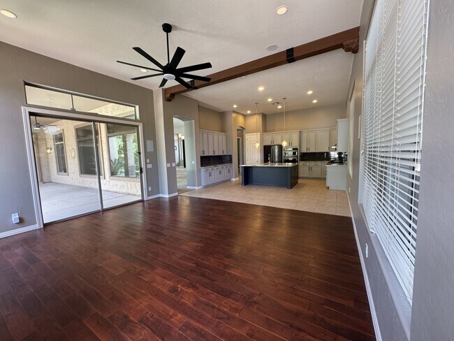 Foto del edificio - 3172 E Birchwood Pl
