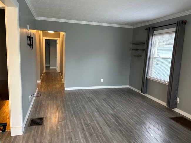 Building Photo - 475 W Kanawha Ave