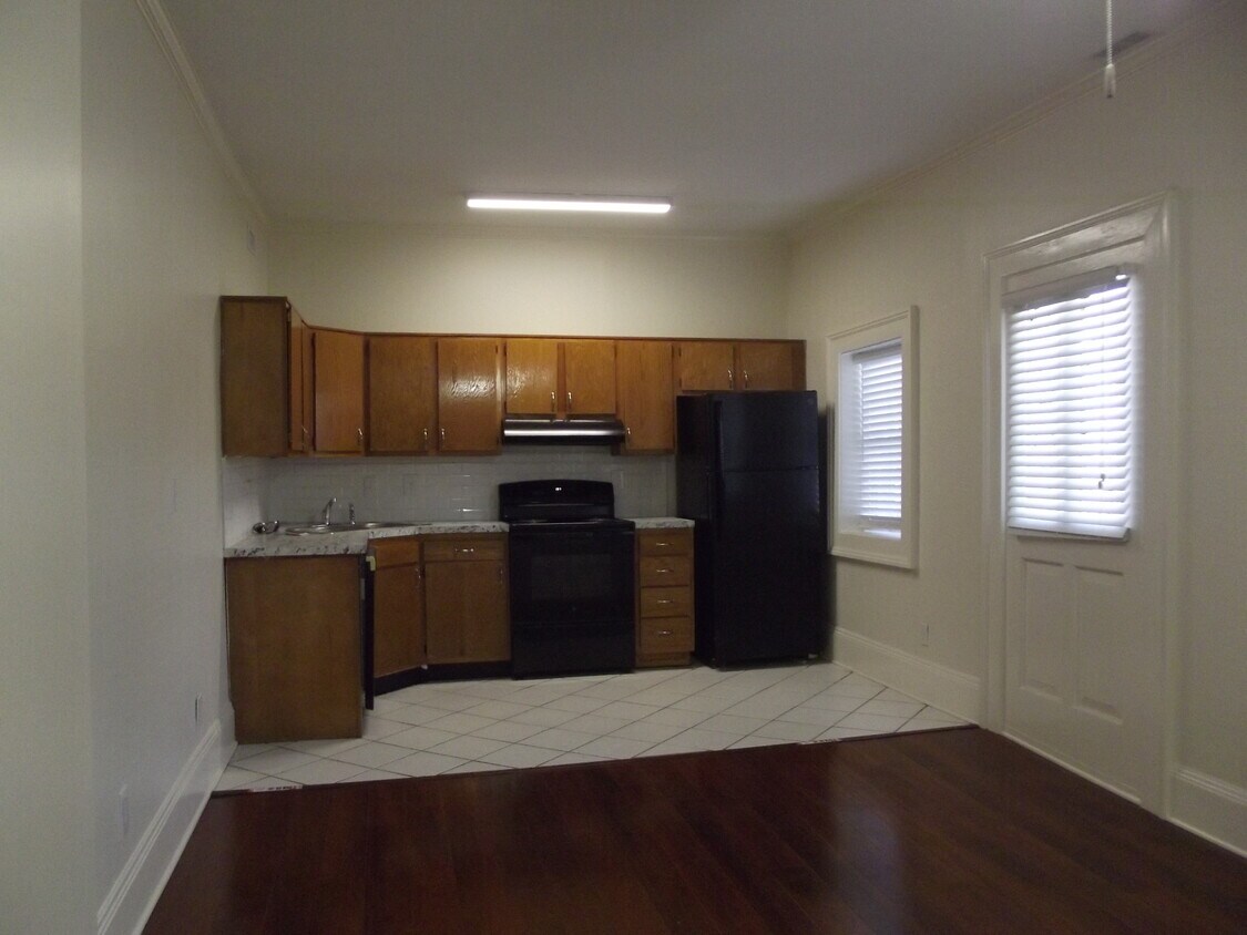 Kitchen - 550 S Campbell St