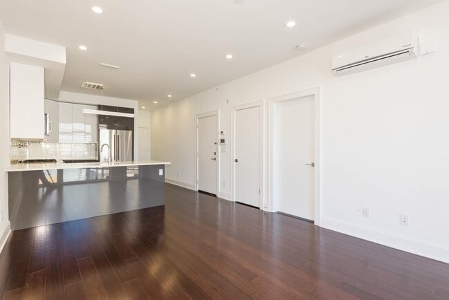 Building Photo - 129 Brunswick St