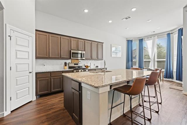Foto del edificio - 1526 Calcot Ln