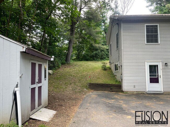 Foto del edificio - Peaceful Setback House in Essex Junction VT