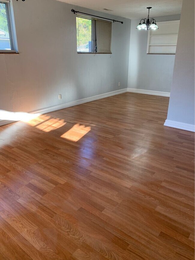 Building Photo - 17 Pegram Cir