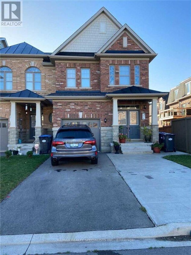 5 hogan discount manor drive brampton