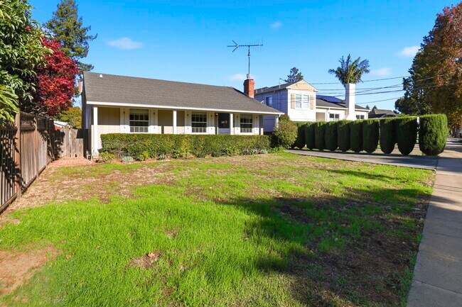 Foto del edificio - 740 Laurel Ave