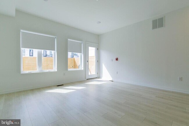 Foto del edificio - 1240 LeCount St