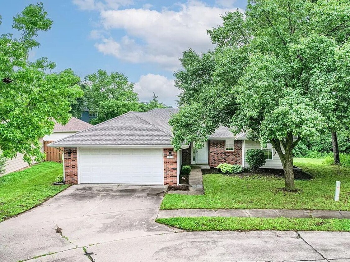 Foto principal - Great 3 Bedroom Home In South Columbia!