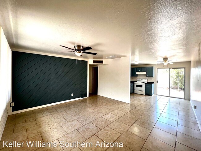 Building Photo - 2 br, 1 bath House - 2639 N Dodge Blvd