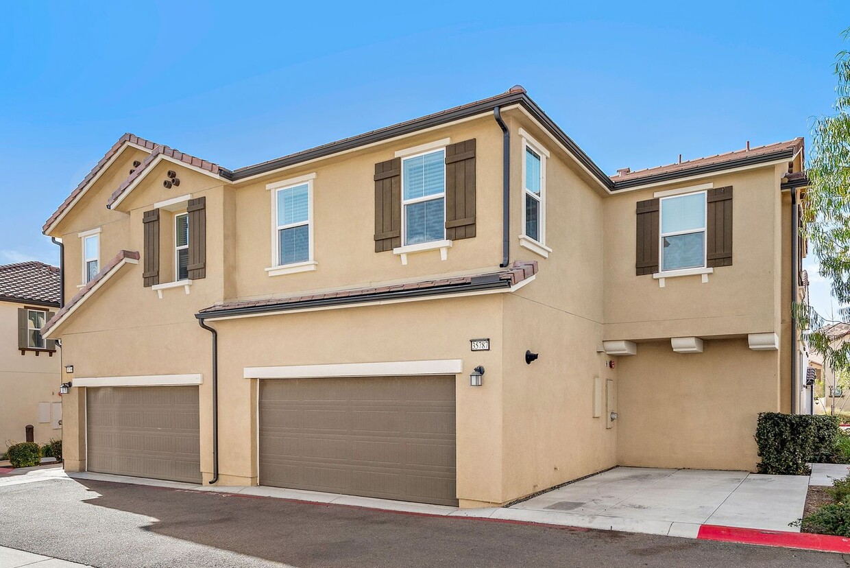 Foto principal - Gorgeous Murrieta 4 Bedroom Home Located w...