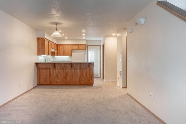 Building Photo - 2 br, 1.5 bath Townhome - 5292 Southwest 1...